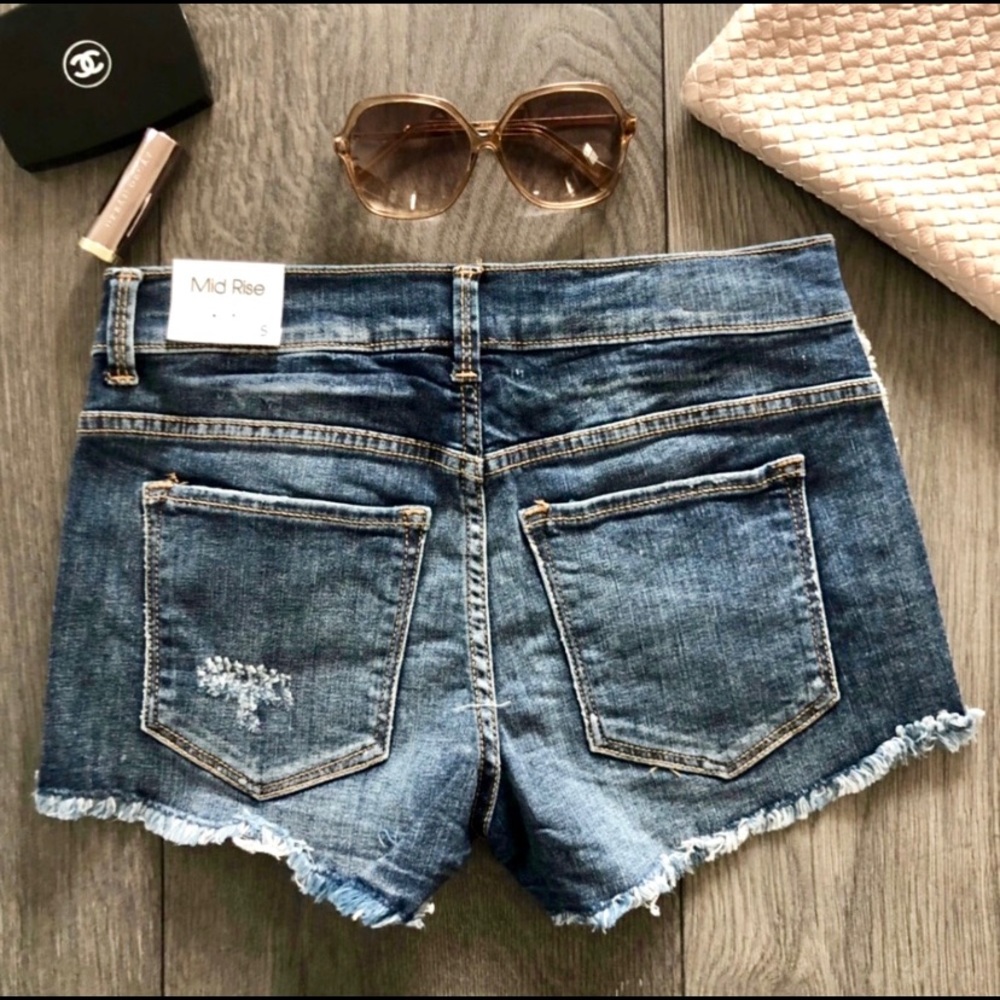 🥳 Just In!🥳 Distressed Shorts Dark Wash 💓🛍❣️ - Picture 2 of 5